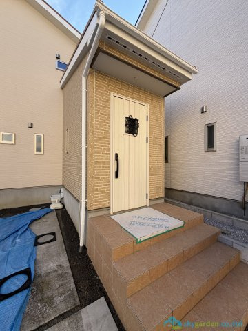 平塚市平塚３丁目　築後未入居戸建　全15邸14号棟の玄関