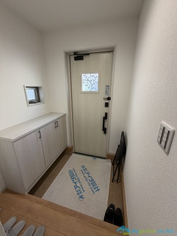 平塚市平塚３丁目　築後未入居戸建　全15邸14号棟の玄関