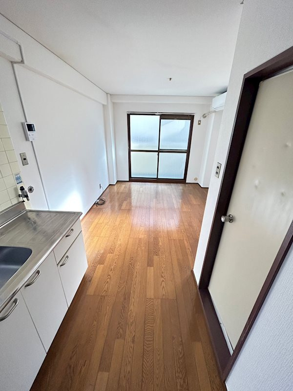 神栄ハイツの居間・リビング