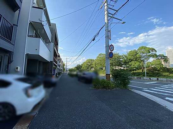 【前面道路含む現地写真】