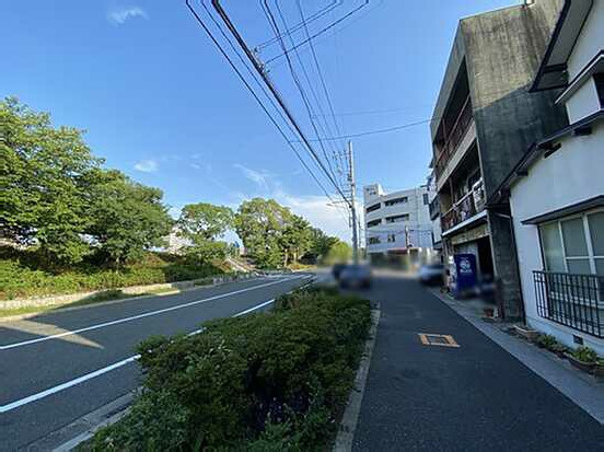 【前面道路含む現地写真】