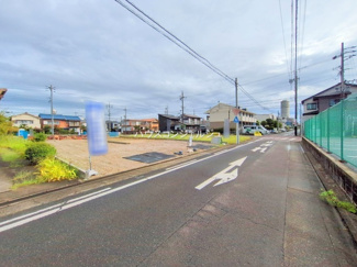 【前面道路含む現地写真】