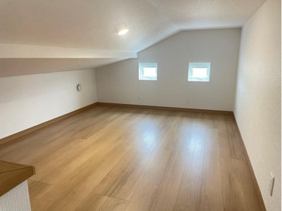 【収納】 | 山形市長苗代新築建売【Ｚ空調】 | 屋根裏収納は季節の荷物や箱の荷物を収納するのに便利です。