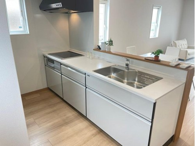 【キッチン】 | 山形市長苗代新築建売【Ｚ空調】 | 広々ワイドなキッチンは料理がしやすく快適です。