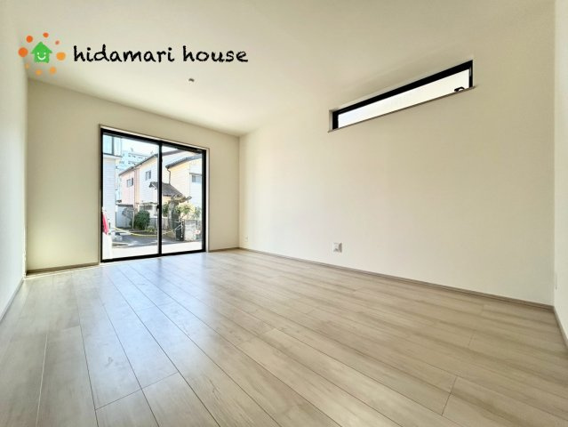 伊奈町栄4丁目　新築戸建　ハートフルAの前面道路含む現地写真