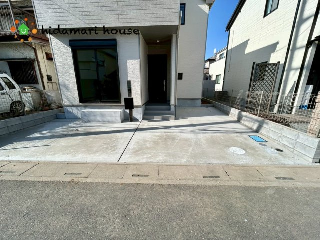 伊奈町栄4丁目　新築戸建　ハートフルAの駐車場
