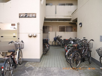 【エントランス】 | 清廉とされたエントランスになっています。
