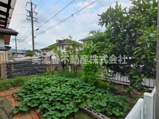 ６５９３１　本巣市文殊中古戸建ての庭