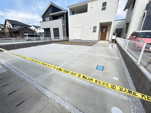新築　伊勢崎市富塚町第5　Livele Garden.S　2号棟の駐車場|現地写真　駐車スペースは並列2台分可能です！
