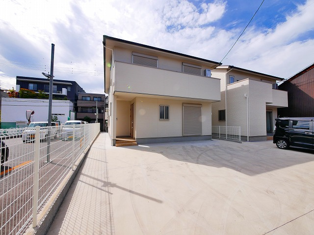 芝辻町店舗付住宅B棟の駐車場