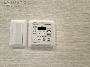 暖房機能があるため、冬場でも温かい浴室で入浴でき、乾燥機能があるため、水気を素早く取り除けます。また、換気機能があるため、湿気を素早く排出してカビや雑菌の発生を防ぐことができます。
