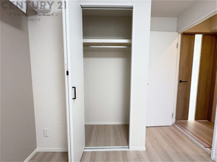 衣類やアクセサリー、小物類の収納が便利で整理整頓がしやすく、部屋の美観を保ちつつ、スペースを最大限に活用できます。衣服のしわやダメージを防ぎ、長持ちさせることができます。