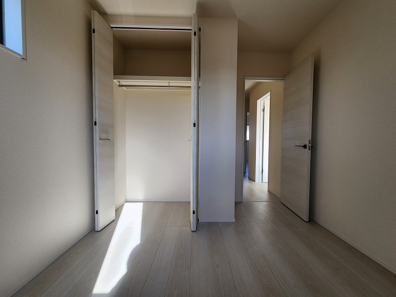 小牧市小木３丁目　新築戸建　６号棟の洋室|落ち着いた色調の洋室です