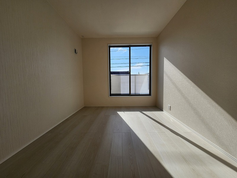 小牧市小木３丁目　新築戸建　６号棟の洋室|使い勝手のいい洋室です