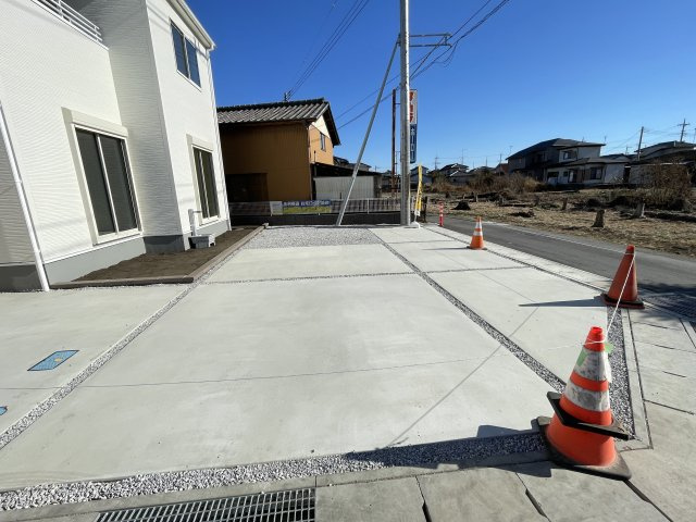 藤岡市藤岡第34（全4棟）4号棟の前面道路含む現地写真