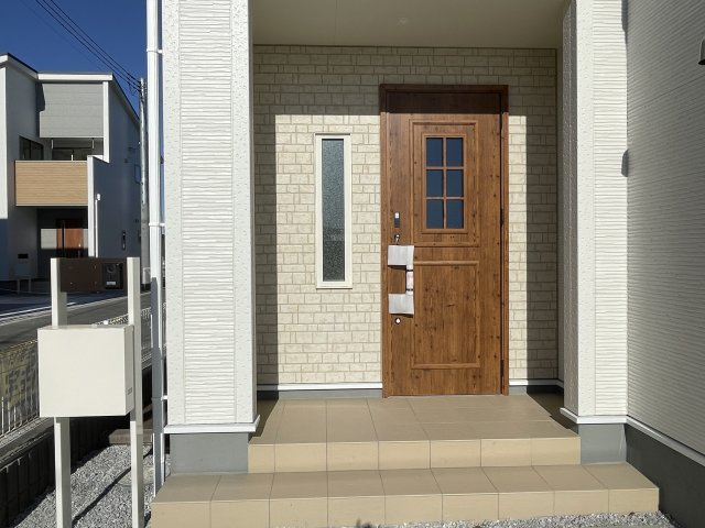 藤岡市藤岡第34（全4棟）4号棟の玄関