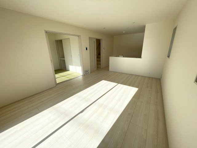 藤岡市藤岡第34（全4棟）4号棟の居間・リビング