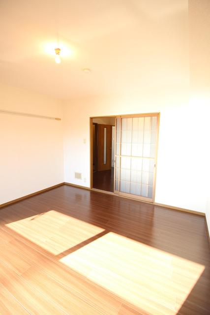 ルミエールFの居間・リビング