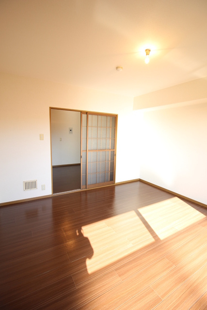 ルミエールFの居間・リビング