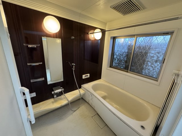 -三丁目不動産-　寄居町富田　注文住宅　駐車4台　カーポートの浴室