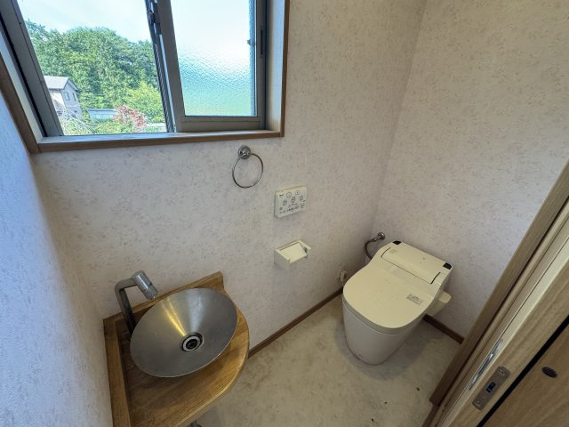 -三丁目不動産-　寄居町富田　注文住宅　駐車4台　カーポートのトイレ