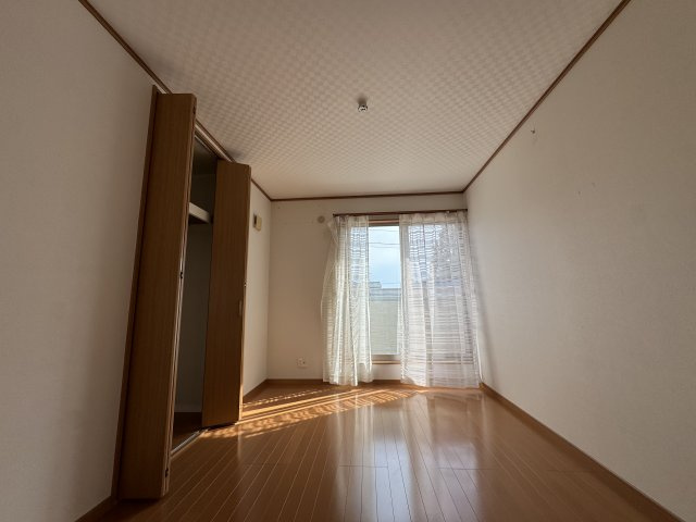 -三丁目不動産-　寄居町富田　注文住宅　駐車4台　カーポートの子供部屋