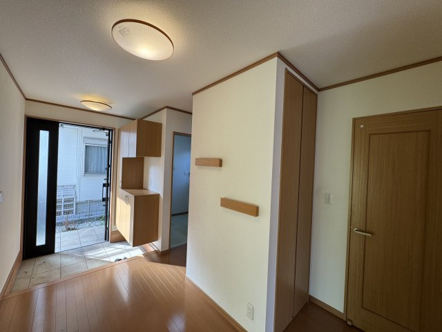 -三丁目不動産-　寄居町富田　注文住宅　駐車4台　カーポートの玄関