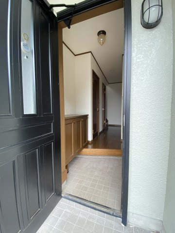 井上貸家の玄関