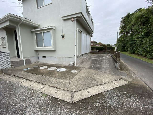 井上貸家の駐車場