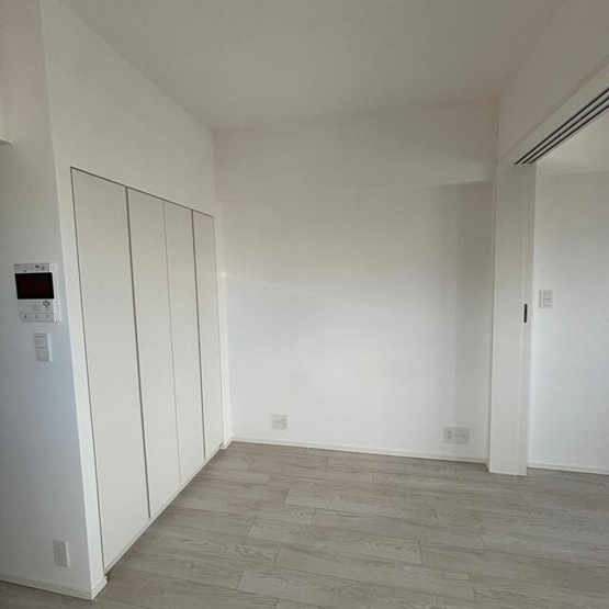 【居間・リビング】 | ※写真は同タイプ住戸です。 