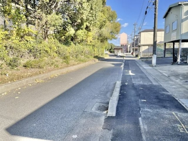名古屋市北区楠1-2108-4　中古戸建の前面道路含む現地写真