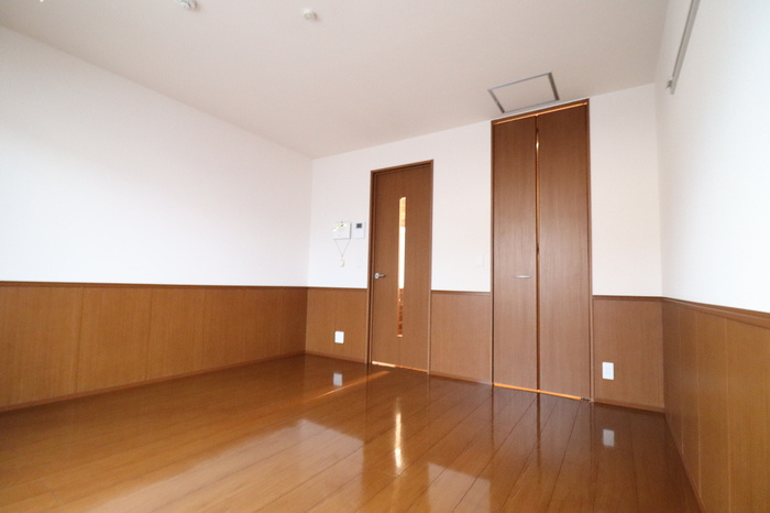 熊本市南区御幸笛田３丁目のアパートの居間・リビング