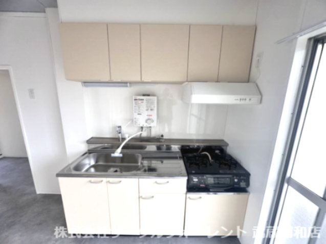 浦和白幡東中層住宅のキッチン|お料理しやすいキッチンです