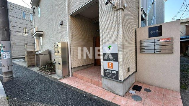 アズール中央のエントランス