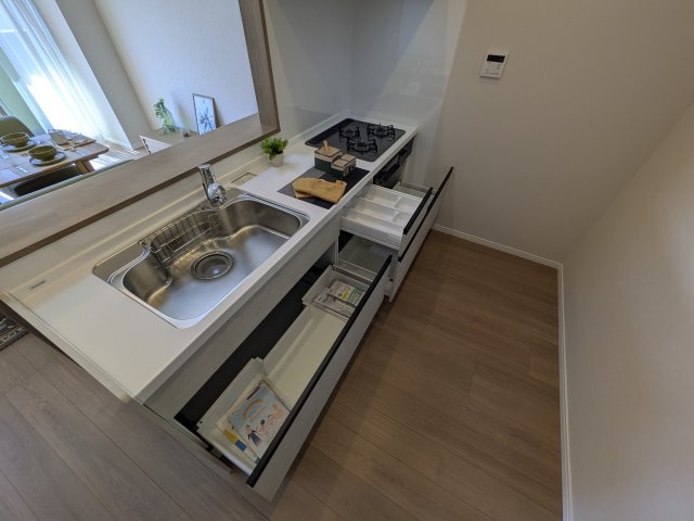 【キッチン】 | 料理をしながらでもご家族との会話を楽しめる対面キッチン