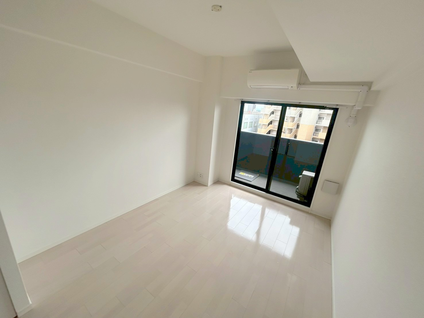 S-RESIDENCE新大阪駅前の居間・リビング