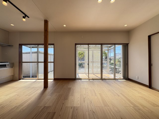 藤枝市　稲川　中古住宅　３LDKの居間・リビング