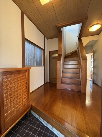 藤枝市　稲川　中古住宅　３LDKの玄関