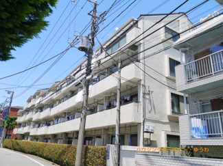 【外観】 | 開放感ある立地。RC造タイル張りののしっかりした建物です。