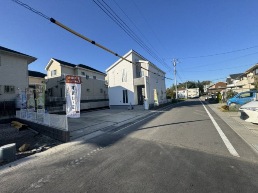 新築　高崎市上小鳥町第6　Livele Garden.S　１号棟の前面道路含む現地写真|現地写真　北側接道幅員約6ｍ