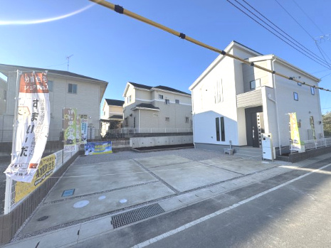 新築　高崎市上小鳥町第6　Livele Garden.S　１号棟の駐車場|現地写真　駐車スペースは並列3台分可能です！
