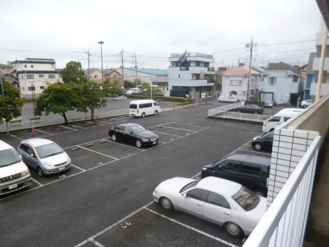 ファベール西浦和Ⅰの駐車場