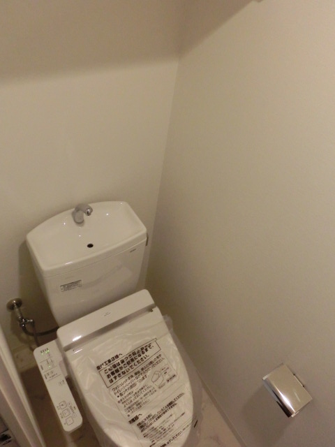 大阪市中央区南船場１丁目の賃貸マンションのトイレ