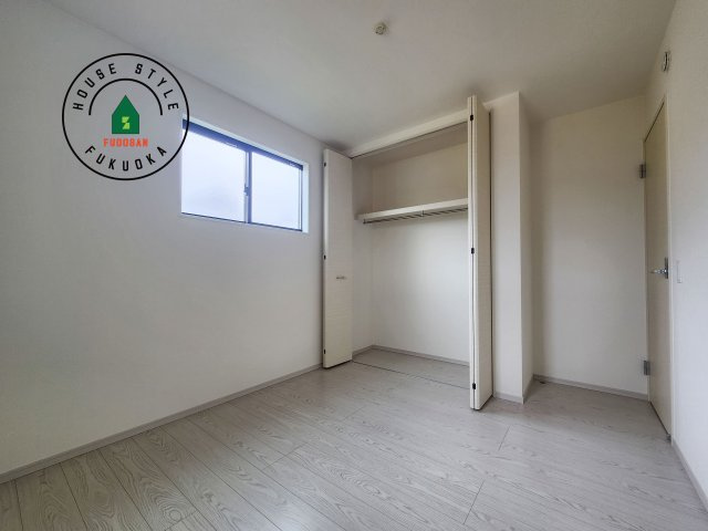 福岡市東区雁の巣1丁目第3-1棟(１号棟)の内観：施工例|柔らかい陽光が差し込む明るいお部屋を演出する設計。彩光の取れる窓が気持ちの良いお部屋を創り上げます。