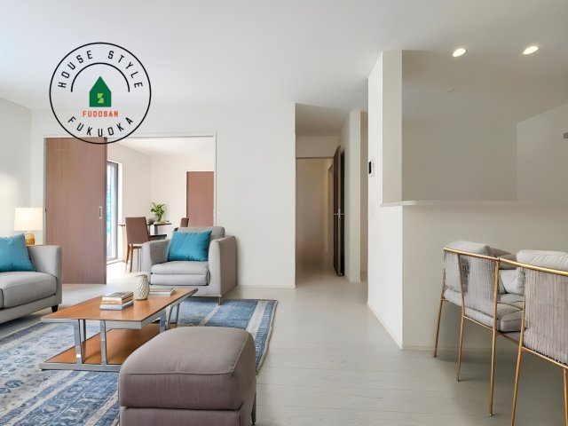 福岡市東区雁の巣1丁目第3-1棟(１号棟)の内観：施工例|明るく開放的なリビングダイニングは豊かな陽光が注ぎ込み、やすらぎの空間を演出してくれます。ご家族で楽しいひとときをお過ごし下さい。※家具はCGを合成したものです。