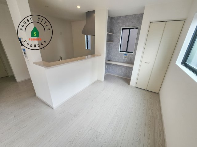 福岡市東区雁の巣1丁目第3-1棟(１号棟)の内観：施工例|キッチンから立ち込める香りが今日の料理を期待させます。