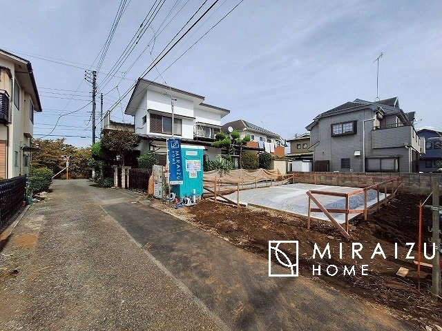 【外観】 | 青く澄み渡った綺麗な空と、陽の光をたっぷりと受ける、そんな新築住宅で新生活をスタートしてみませんか？見学・ご相談等、ミライズホーム(株)までお気軽にご連絡下さい♪
