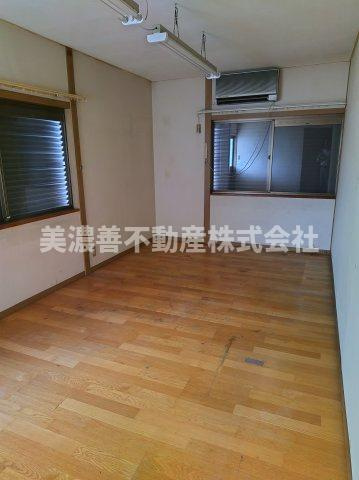 ６５８６２　岐阜市大福町中古戸建ての洋室