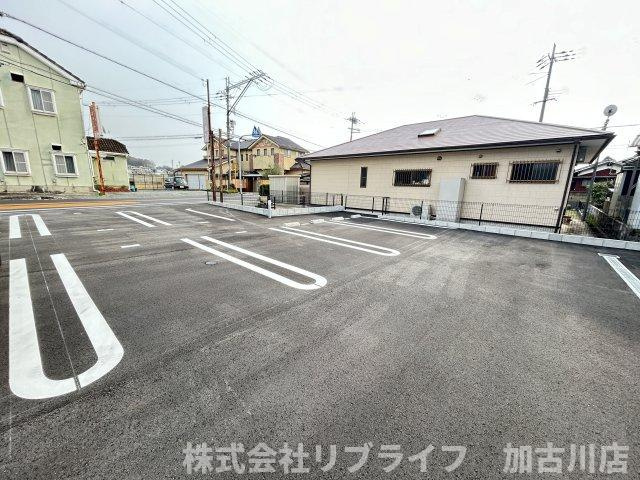 エフォリア17の駐車場
