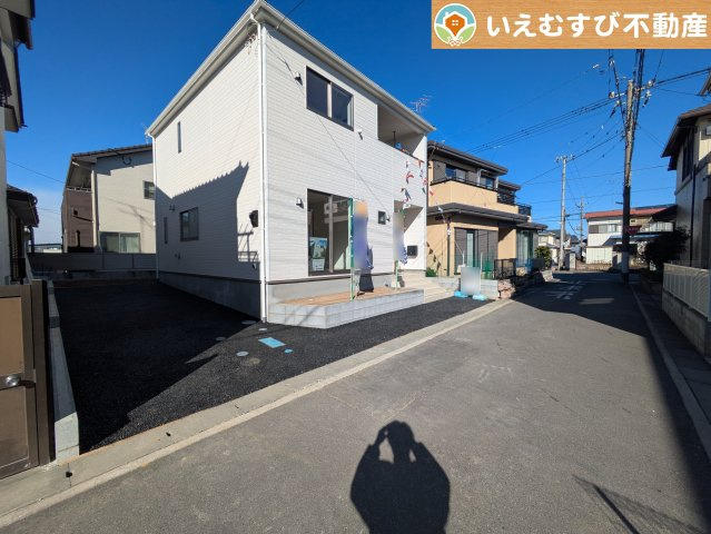 Cradle garden　鴻巣市北新宿第3の前面道路含む現地写真|充分な広さの4ｍ前面道路
間口が広くお車の出し入れも問題なく行えるスペースが確保されています♪